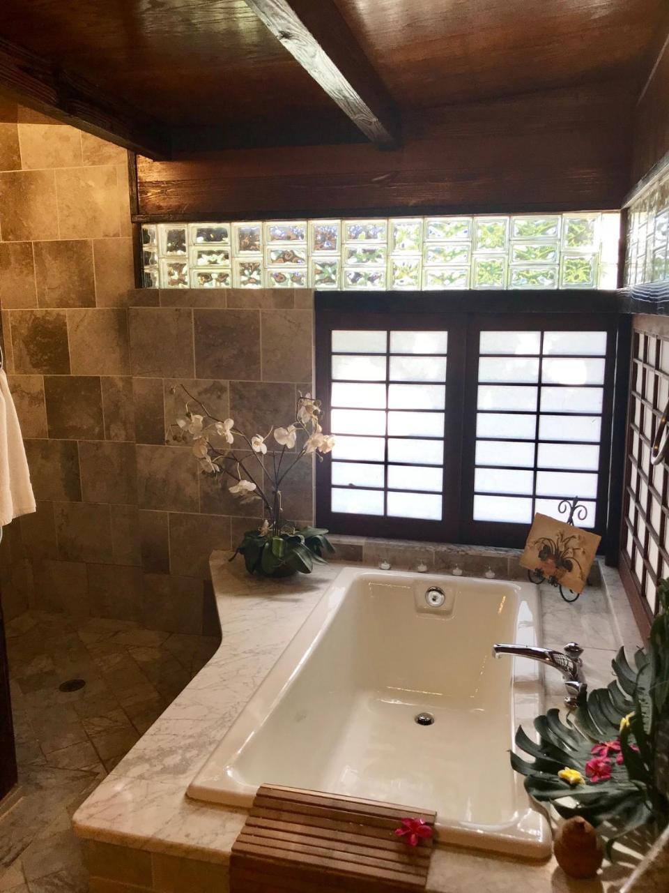 Hale Maluhia Country Inn Kailua-Kona Eksteriør billede